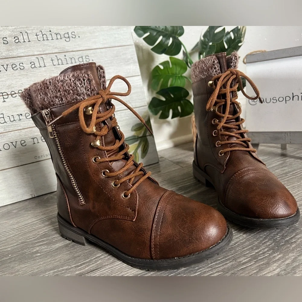 Link Kids’ Knit Trim Zippered Lace Up Combat Ankle Winter Boots in Brown. Size 3